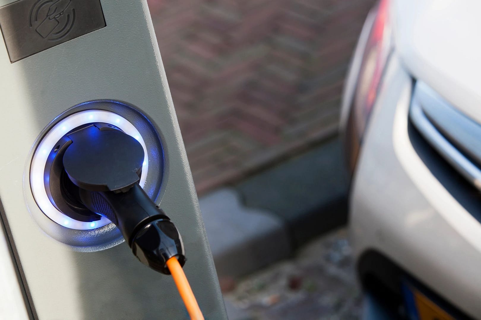 Tesla mobile charger: What do you need to know?